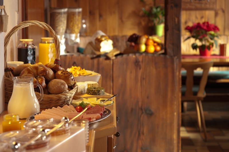 boulangerie-MOUGINS-min_breakfast_buffet_food_restaurant_meal_hotel_plate_fresh-718745