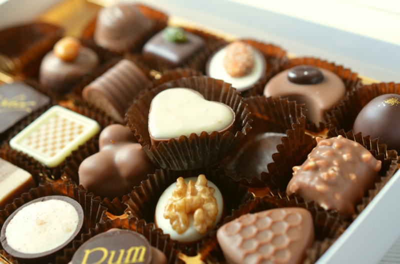 boulangerie-MOUGINS-min_chocolates_food_candy_calories_nibble_chocolate_heart-782043